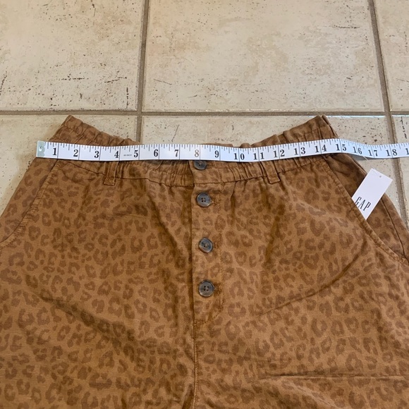 NWT Gap Khakis Brown Leopard Print High Rise Elastic Waist Shorts Size 12 - Picture 4 of 6